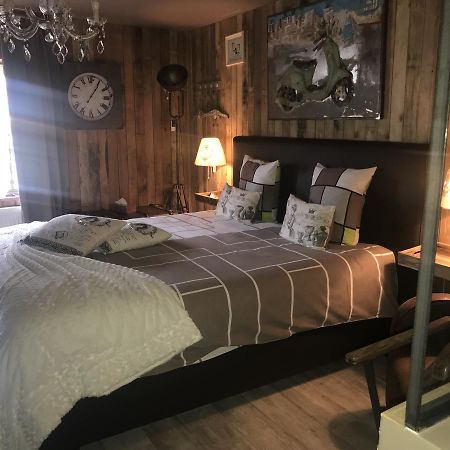 Отель Le Relais De Chassepierre Экстерьер фото