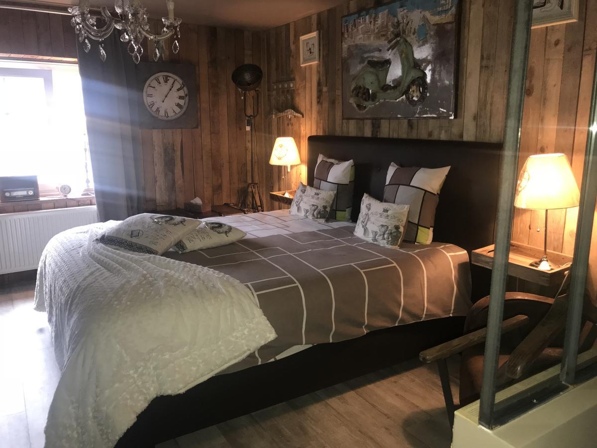 Отель Le Relais De Chassepierre Экстерьер фото