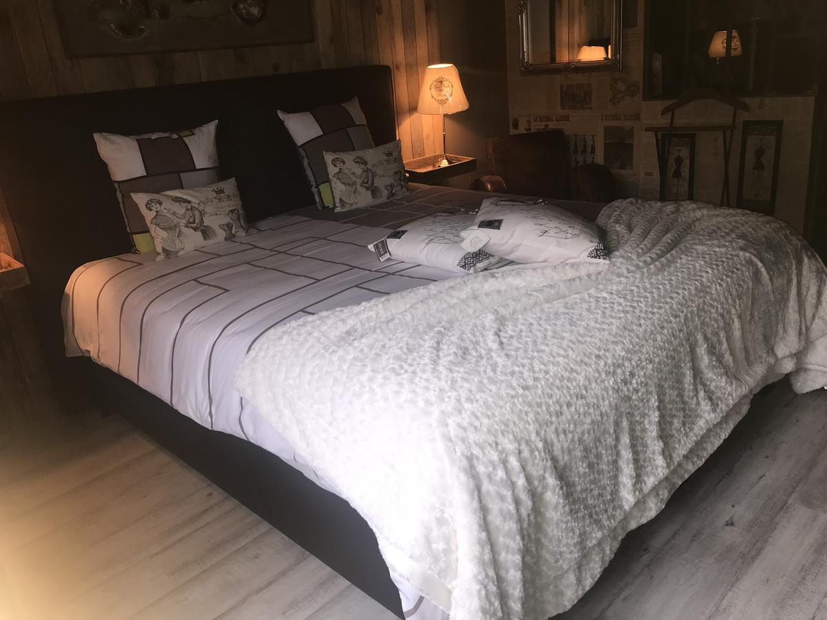 Отель Le Relais De Chassepierre Экстерьер фото